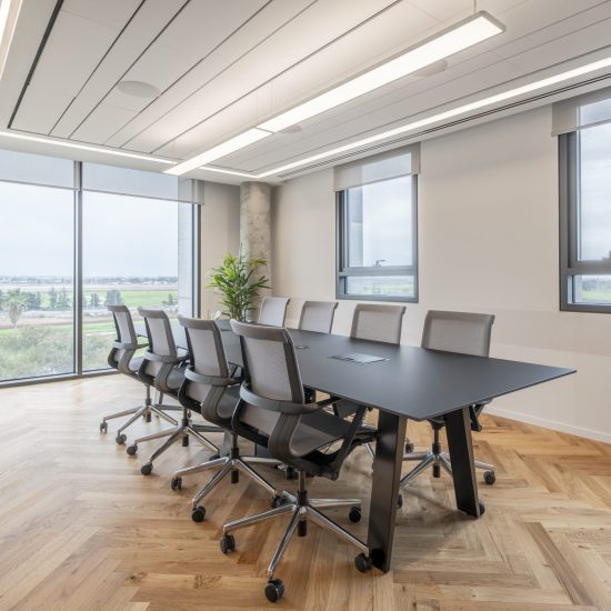 שולחן ישיבות MAHIA, כסאות STORY