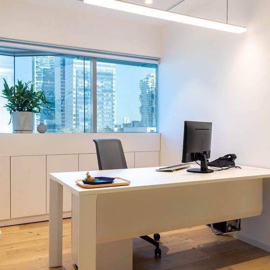 שולחן מנהל דגם UM