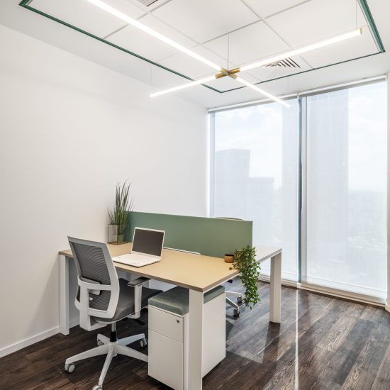 שולחן UM, ארגז מגירות V+, כסא BROKER GREY