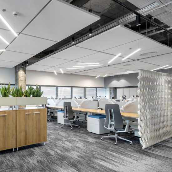 שולחנות חשמליים LYFT, כסאות FERN, יח' מגירות