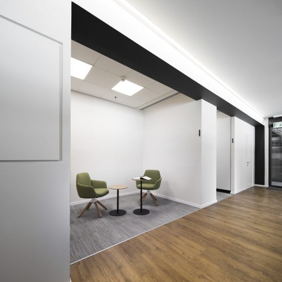 שולחן POPPY , כסא NUMI