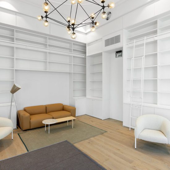 כורסת BELLY, ספת FATTY, שולחן דגם XO