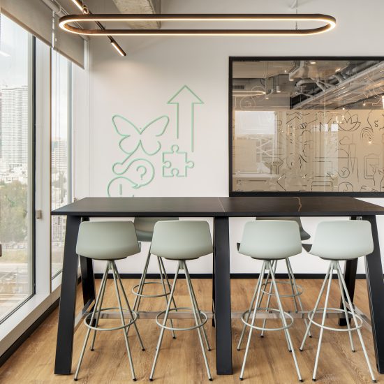 כסאות בר VARYA, שולחן בר דגם ECO