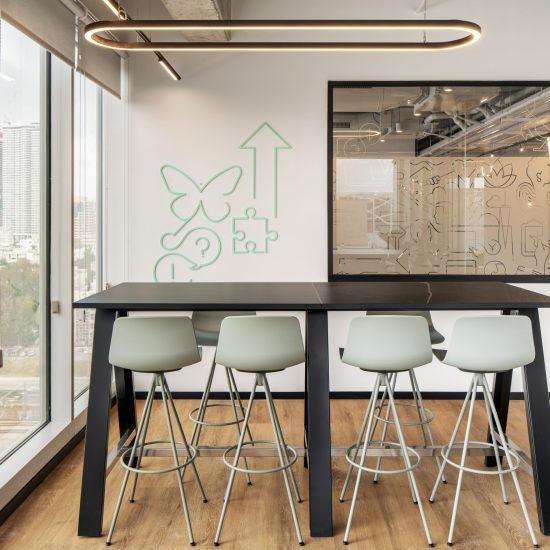 כסאות בר VARYA, שולחן בר דגם ECO